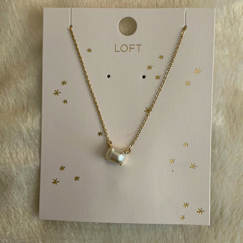 Faux pearl and gold necklace from LOFT. OS/smoke free home.
